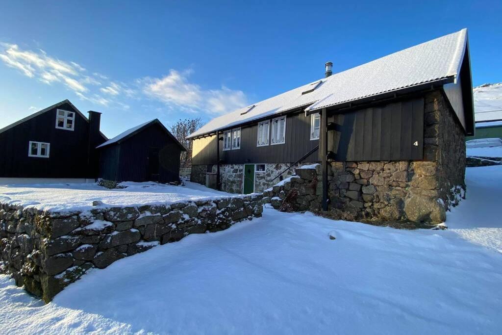 Charming And Authentic Heritage Retreat In Kvivik - Right Next To The River Exterior foto